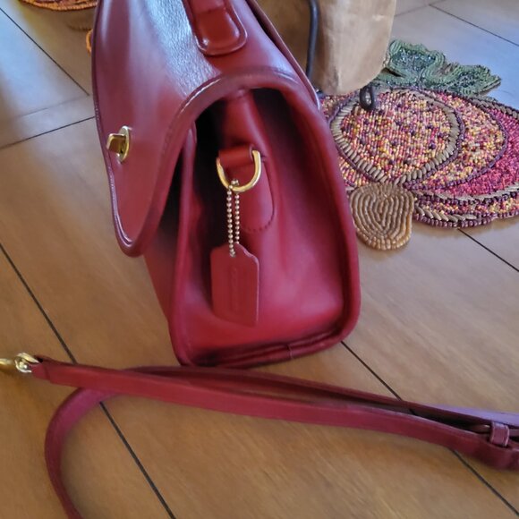 Vintage Coach Manor Crossbody handbag in Burgundy/Red 9977 + Hangtag - Picture 3 of 14